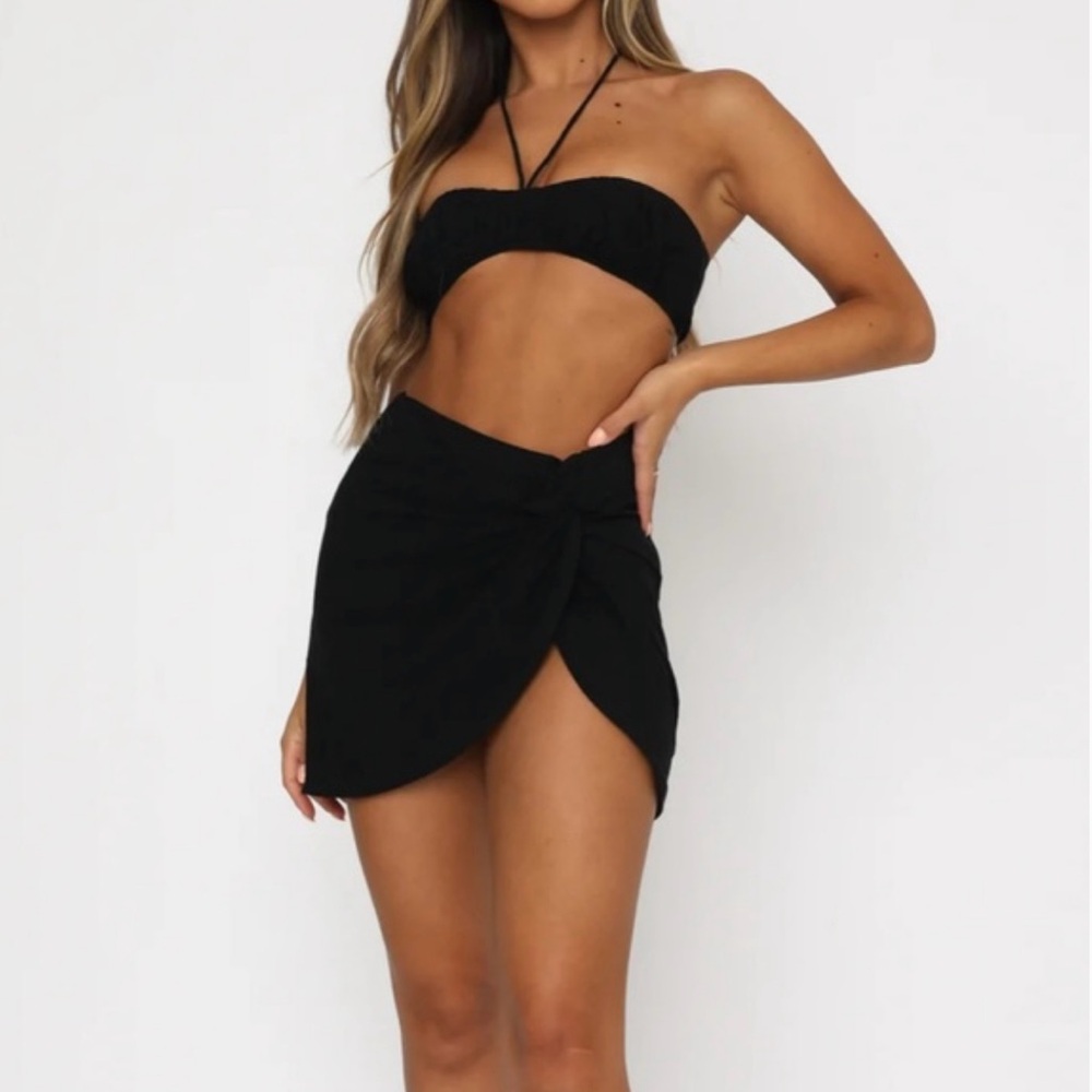 Italian Romance Crop & Sunset Views mini skirt in Black size small